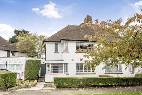 Howard Walk, Hampstead Garden Suburb, London N2