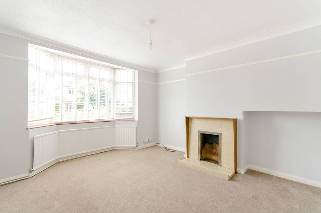 3 bed semi-detached house to rentQuinton Road, Thames Ditton KT7