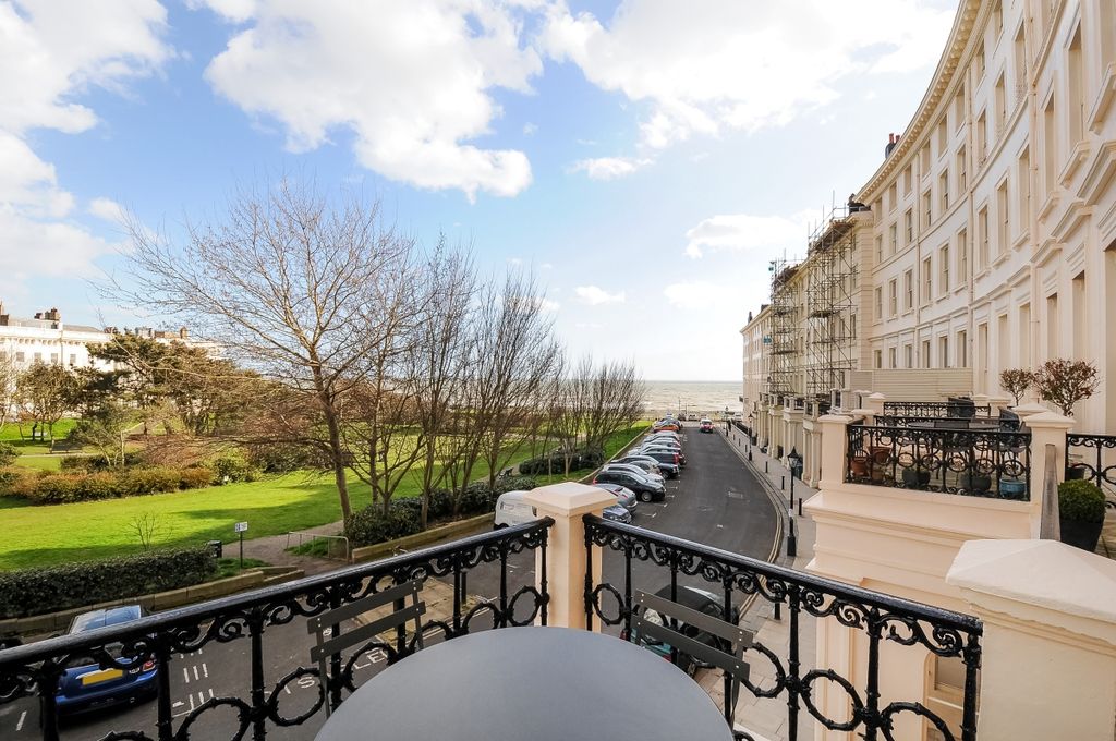 2 bed flat to rentAdelaide Crescent, Hove BN3