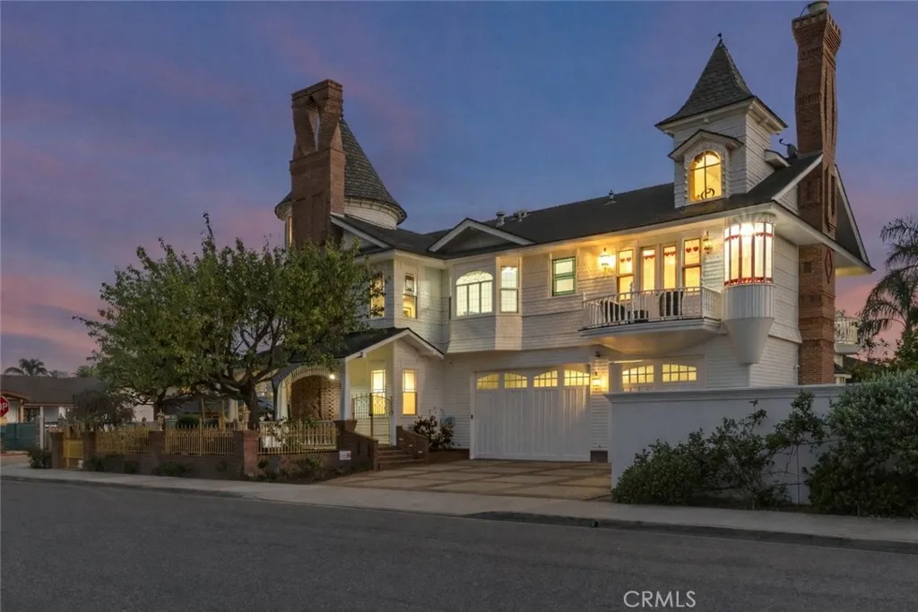 1919 Santa Ana Ave, Costa Mesa, CA 92627
