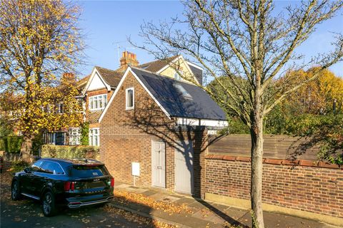 Observatory Road, East Sheen SW14