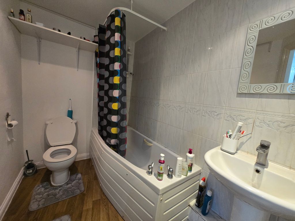 Additional image 5 of 2 bed flat for salePerkin Close, Hounslow TW3