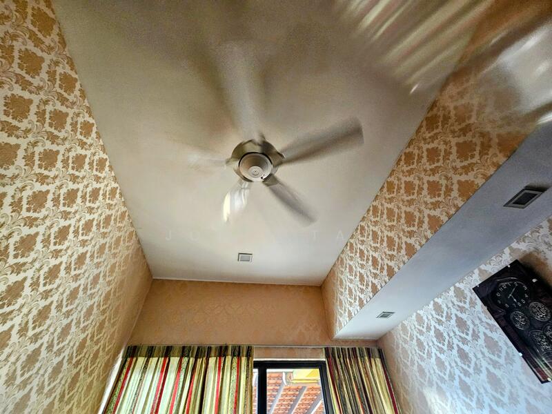 Rare Freehold Terrace Long Depth Near Eunos MRT photo 4
