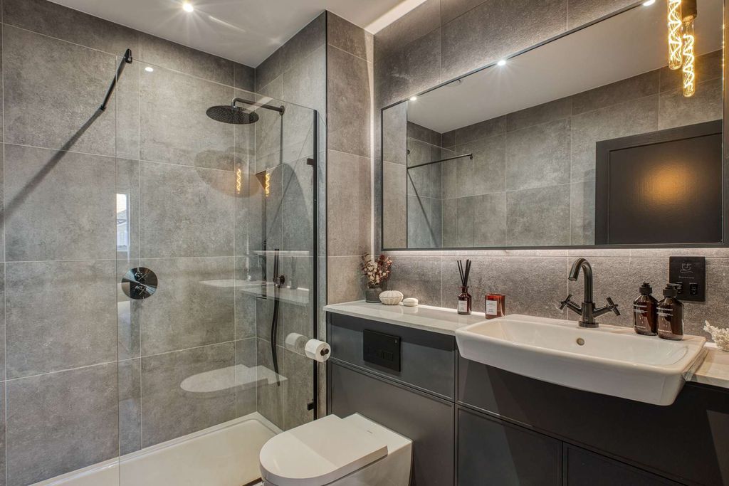 Additional image 15 of 5 bed flat for saleDaffodil Crescent, Barnet EN4