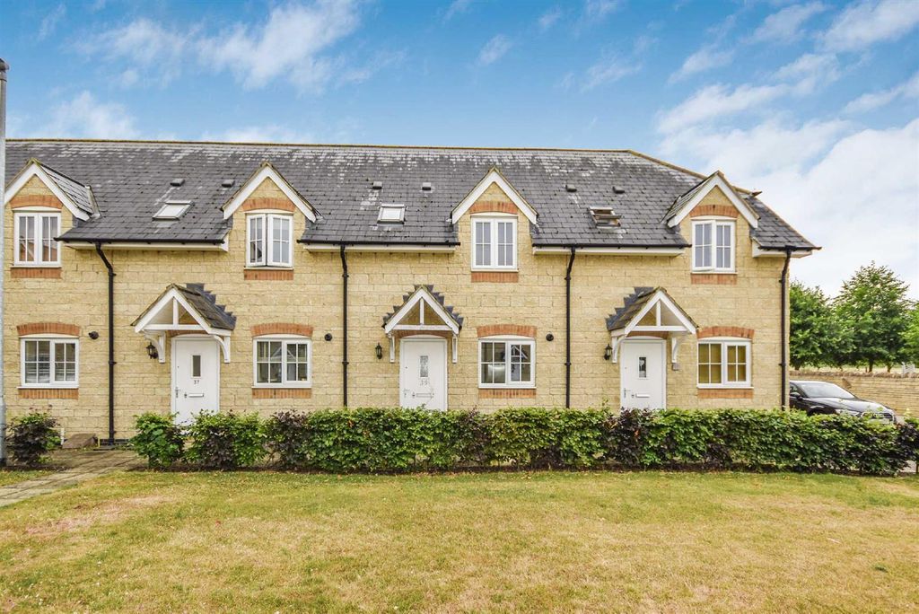 2 bed terraced house to rentBarnwell Gardens, Corby NN17