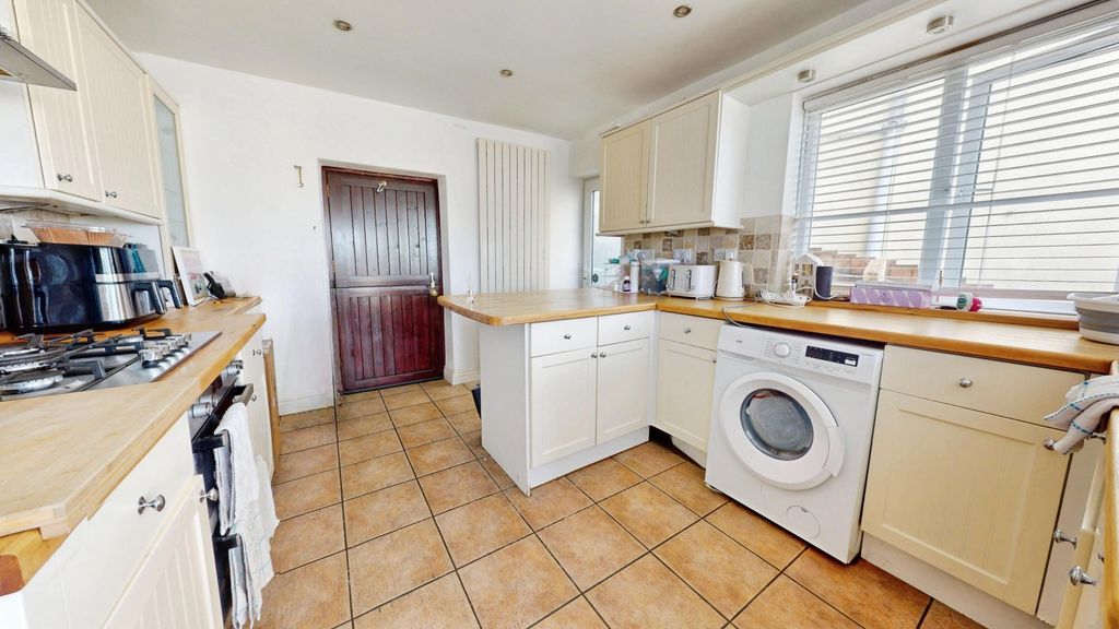 Additional image 6 of 3 bed semi-detached house to rentNewbridge Road, Pontyclun CF72