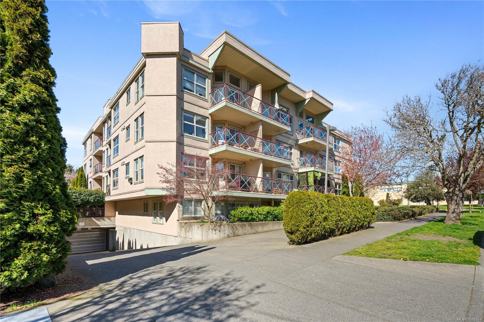 312-2560 Wark Street, Victoria, BC, V8T 4G8