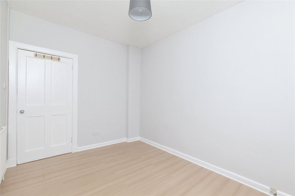 Additional image 8 of 2 bed flat to rentBurdiehouse Square, Old Burdiehouse, Edinburgh EH17