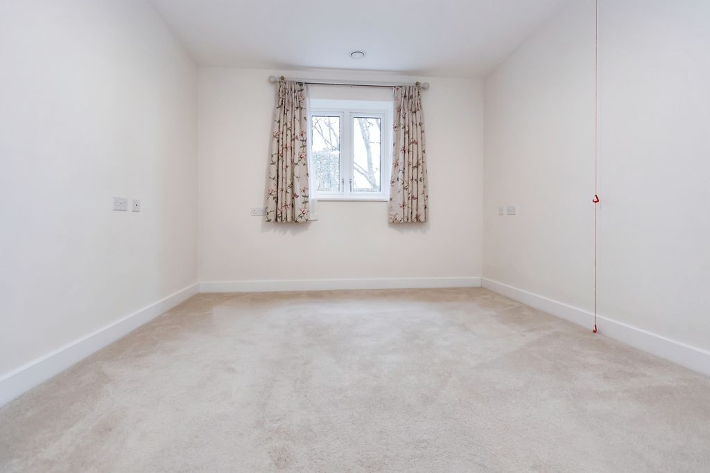 Additional image 9 of 2 bed flat for saleKingfisher Court, South Street, Taunton TA1