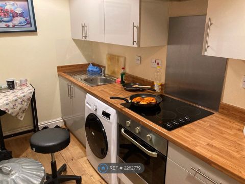 Cardiff, Cardiff CF24, Room to rent