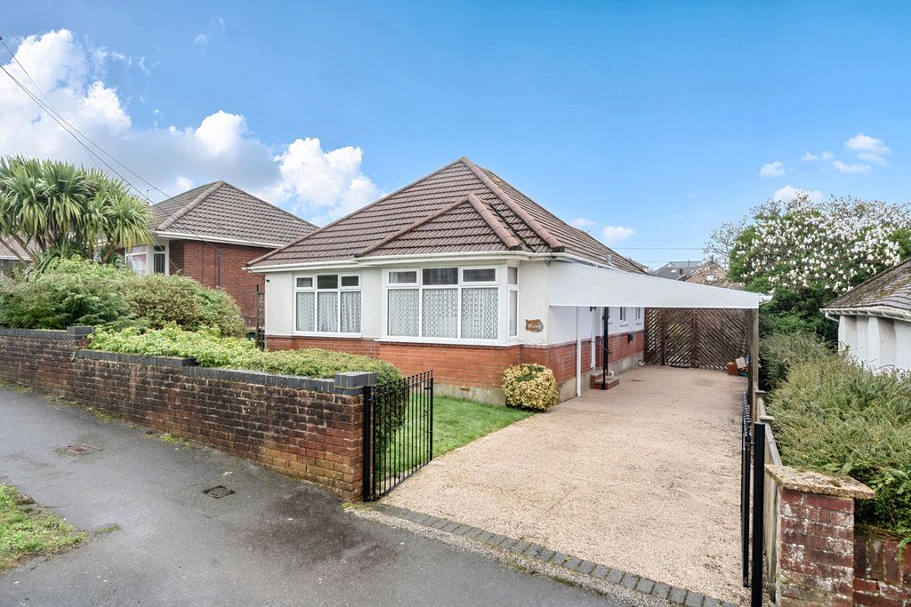 3 bed detached bungalow for saleShelley Road, Southampton SO19