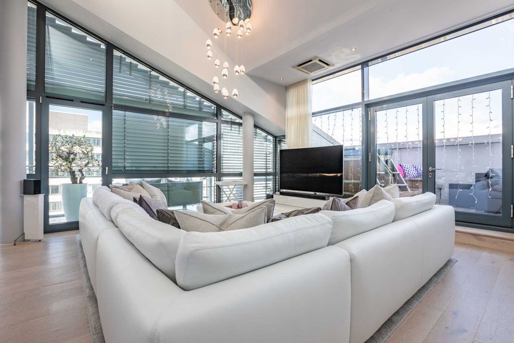 Additional image 2 of 3 bed flat for saleDeansgate, Manchester M3