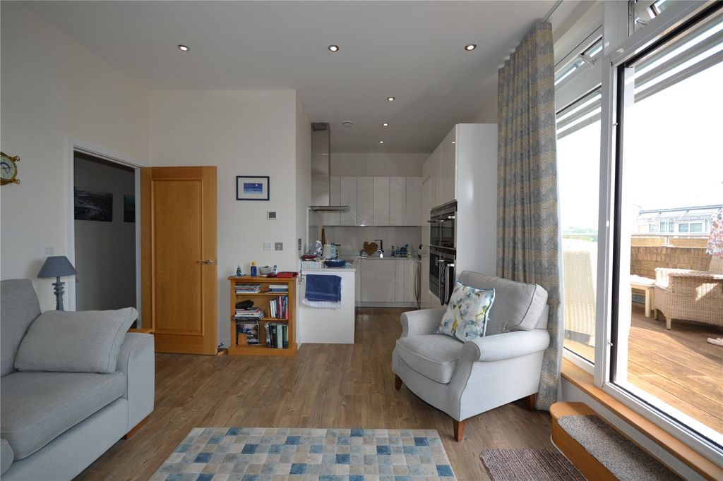Additional image 10 of 2 bed flat for saleAlmansa Way, Lymington, Hampshire SO41