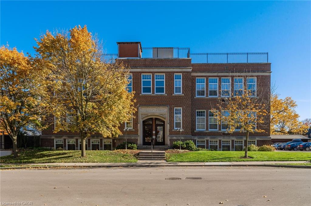 105-35 Alexandra Avenue, Waterloo, ON, N2L 1L4