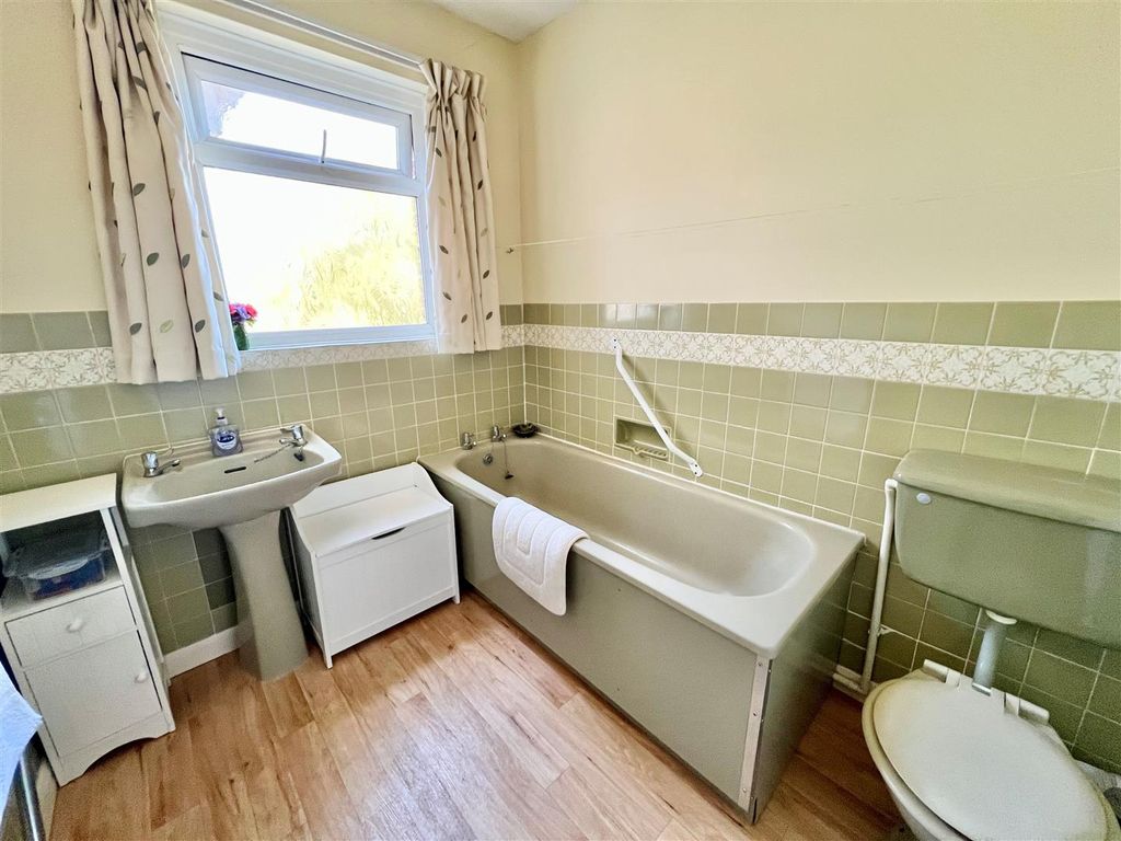 Additional image 11 of 2 bed flat for saleFreshwater, Isle Of Wight PO40