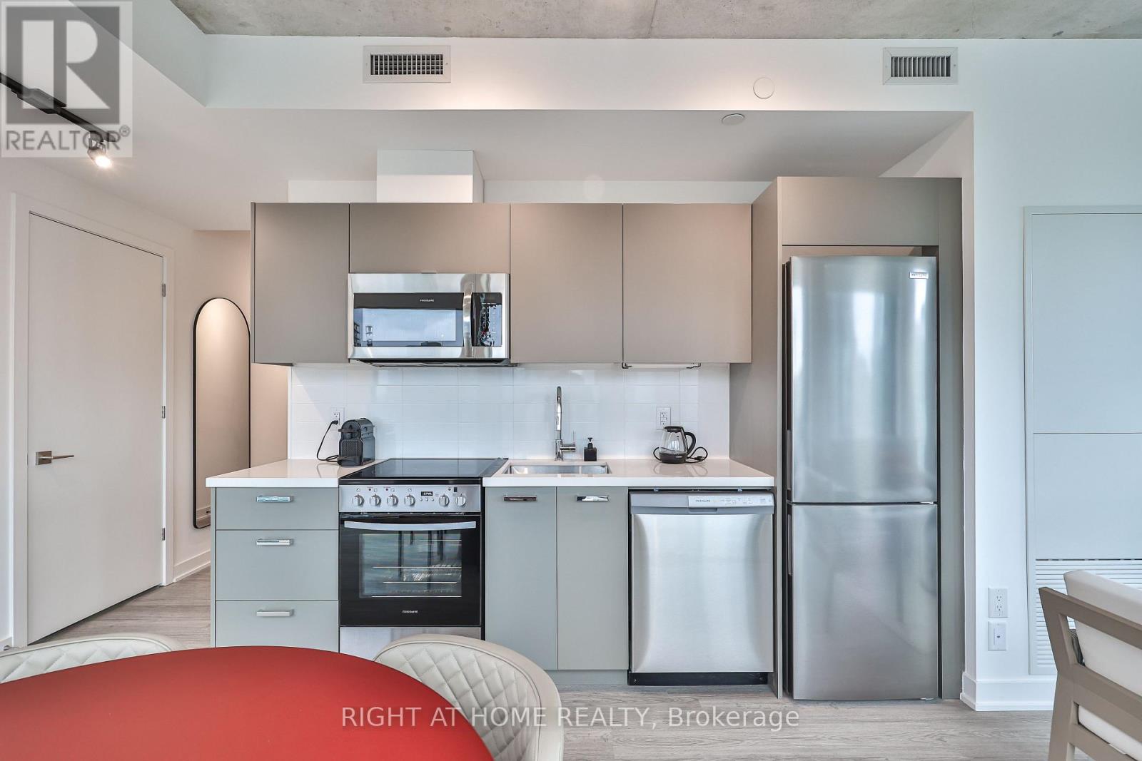 Additional image 5 of 2404-284 King Street, Toronto, ON, M5A1K4