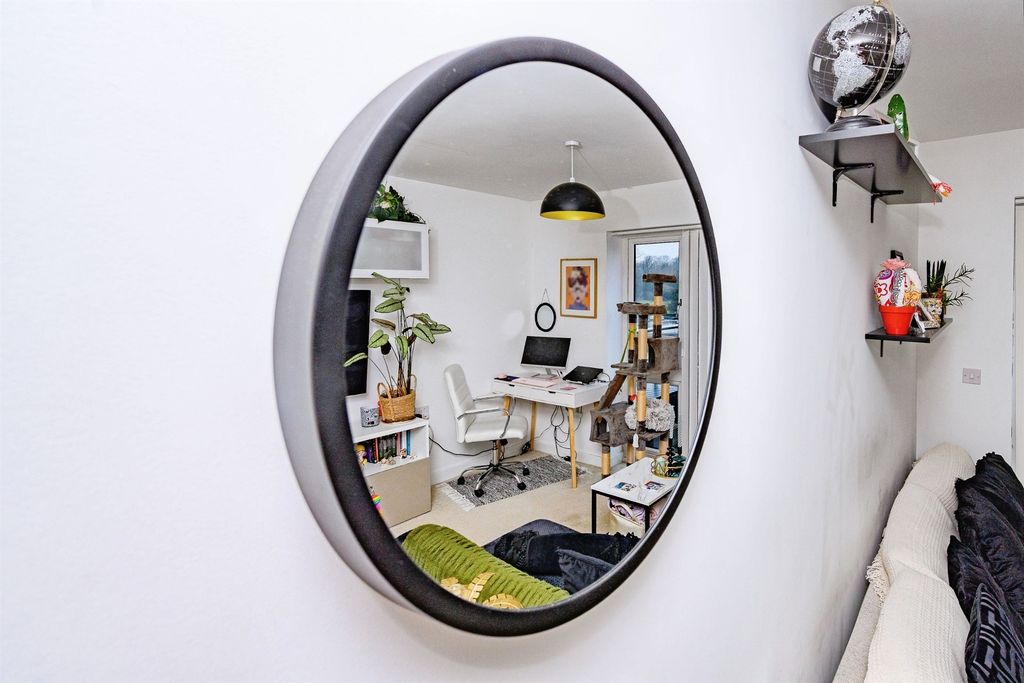 Additional image 10 of 2 bed flat for saleFrogmore Road, Hemel Hempstead HP3