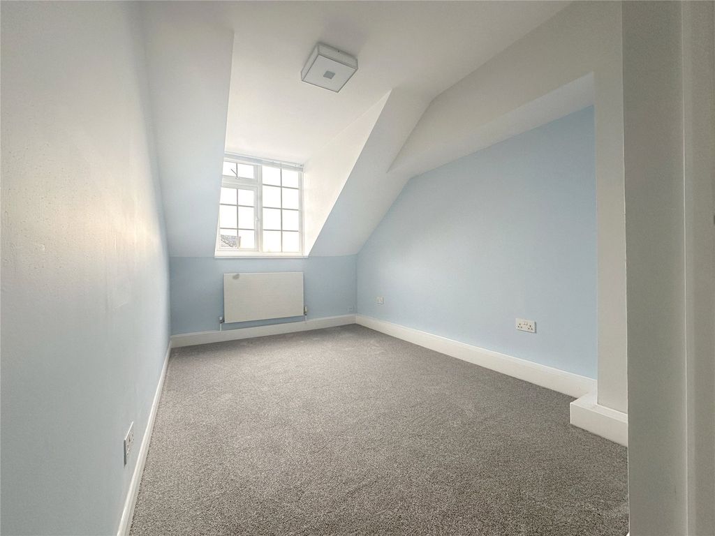 2 bed flat to rentSt Leonards, Exeter EX2 photo 2
