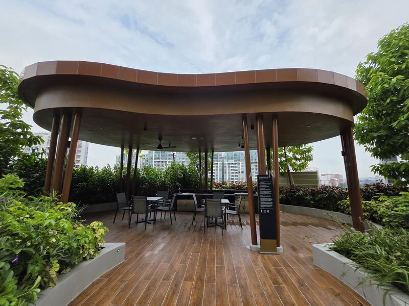 Additional image 11 of 74 Compassvale Bow