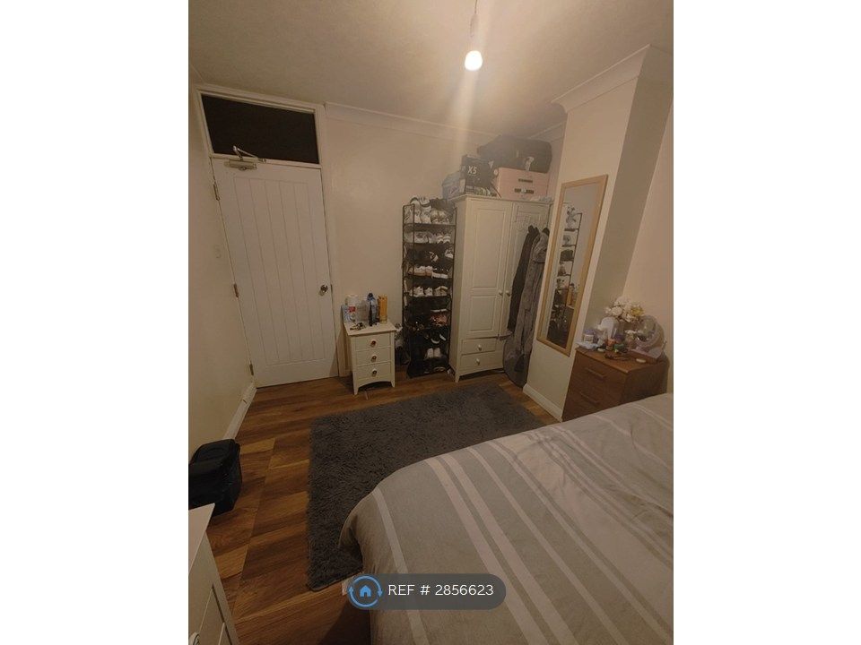 Additional image 2 of 5 bed semi-detached house to rentNeville Drive, Thatcham RG19