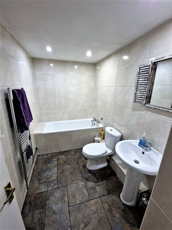 Additional image 5 of 5 bed shared accommodation to rentWhitehall Road, Wortley, Leeds LS12
