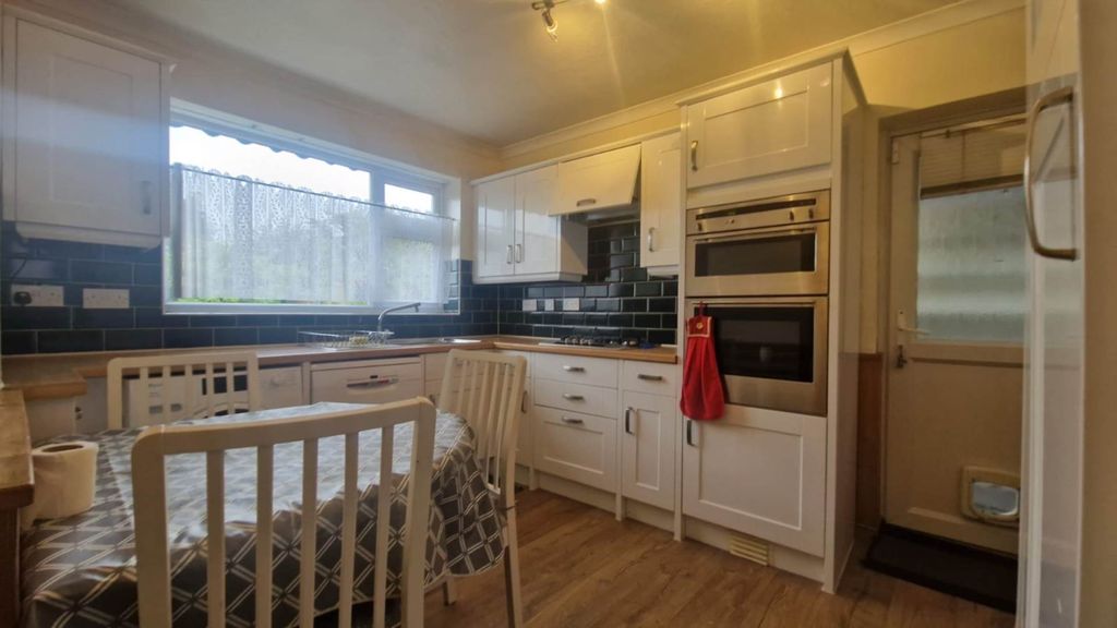 Additional image 6 of 3 bed semi-detached bungalow to rentOnslow Road, Luton LU4