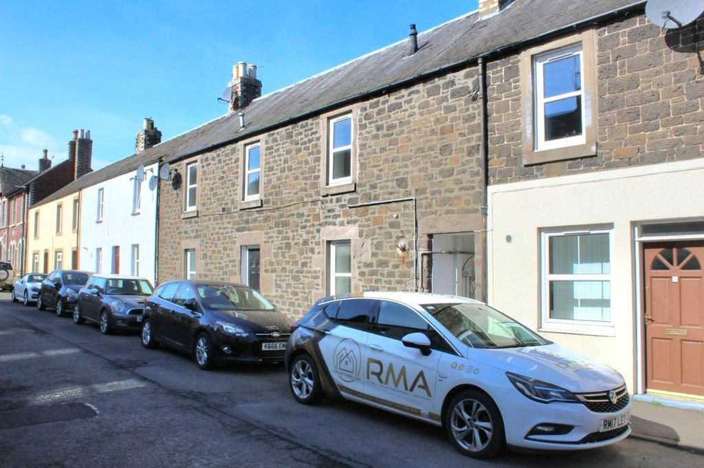 2 bed maisonette to rentJames Terrace, High Street, Errol, Perth PH2