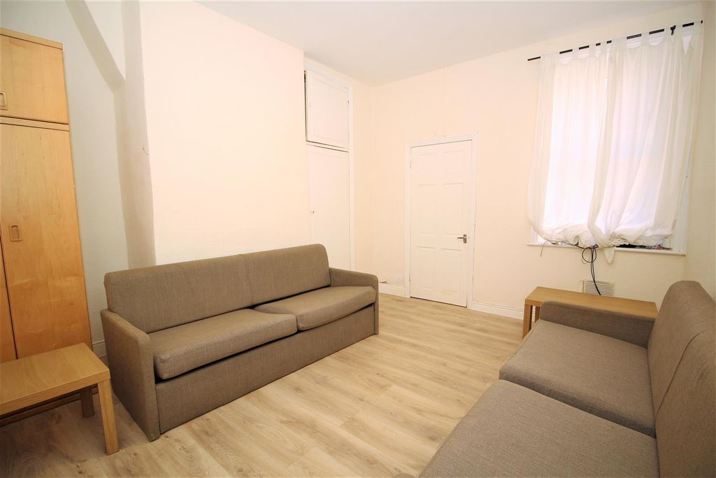 Additional image 2 of 2 bed flat to rentConiston Avenue, Jesmond, Newcastle Upon Tyne NE2