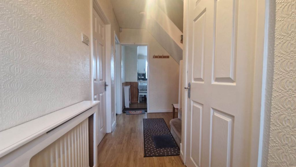 Additional image 3 of 3 bed semi-detached bungalow to rentOnslow Road, Luton LU4