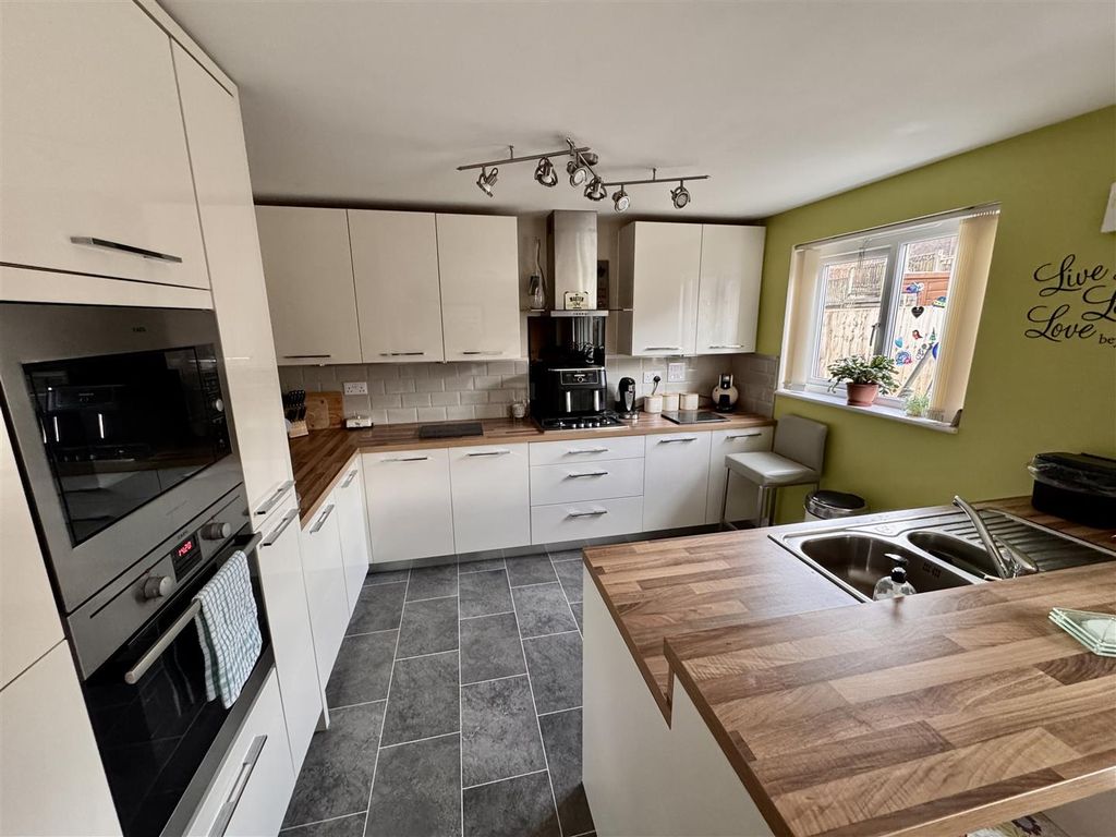 Additional image 2 of 4 bed detached house for saleClos Maes Rhedyn, Gorslas, Llanelli SA14