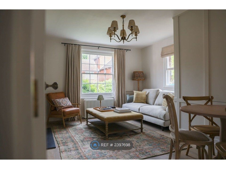 3 bed flat to rentHigh Street, Harpenden AL5