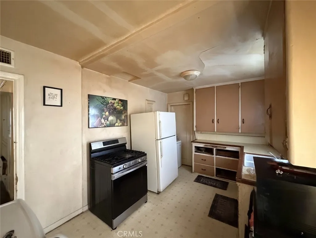 Additional image 8 of 1324 W 101st St, Los Angeles, CA 90044
