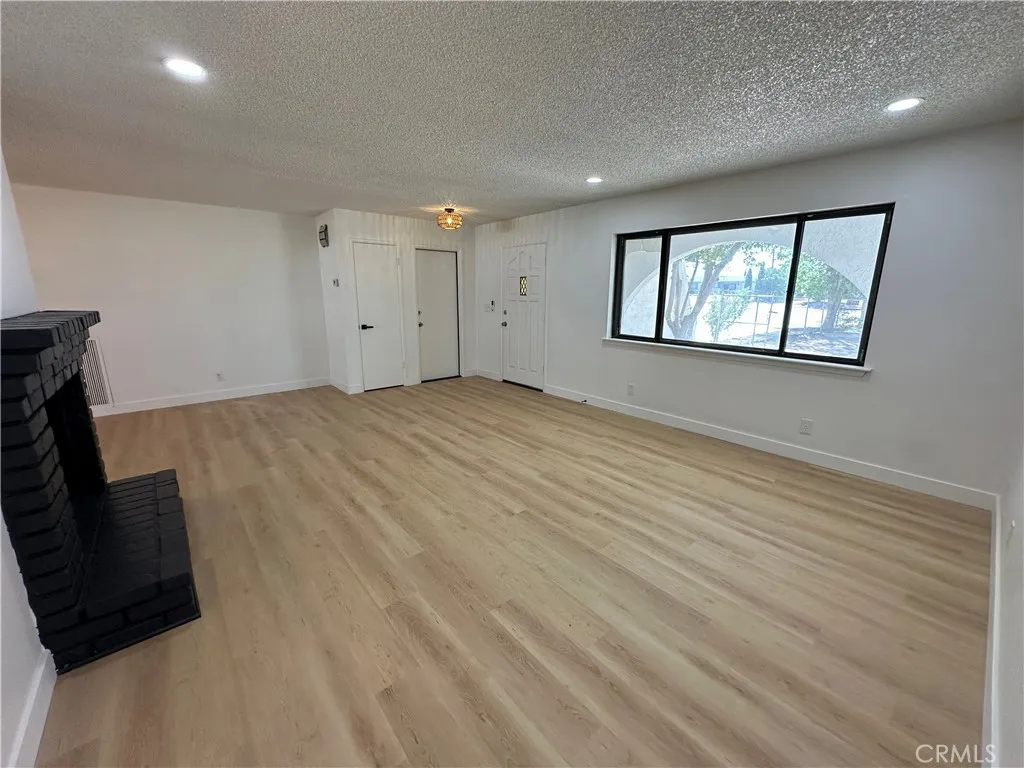 11861 10th Ave, Hesperia, CA 92345 photo 4