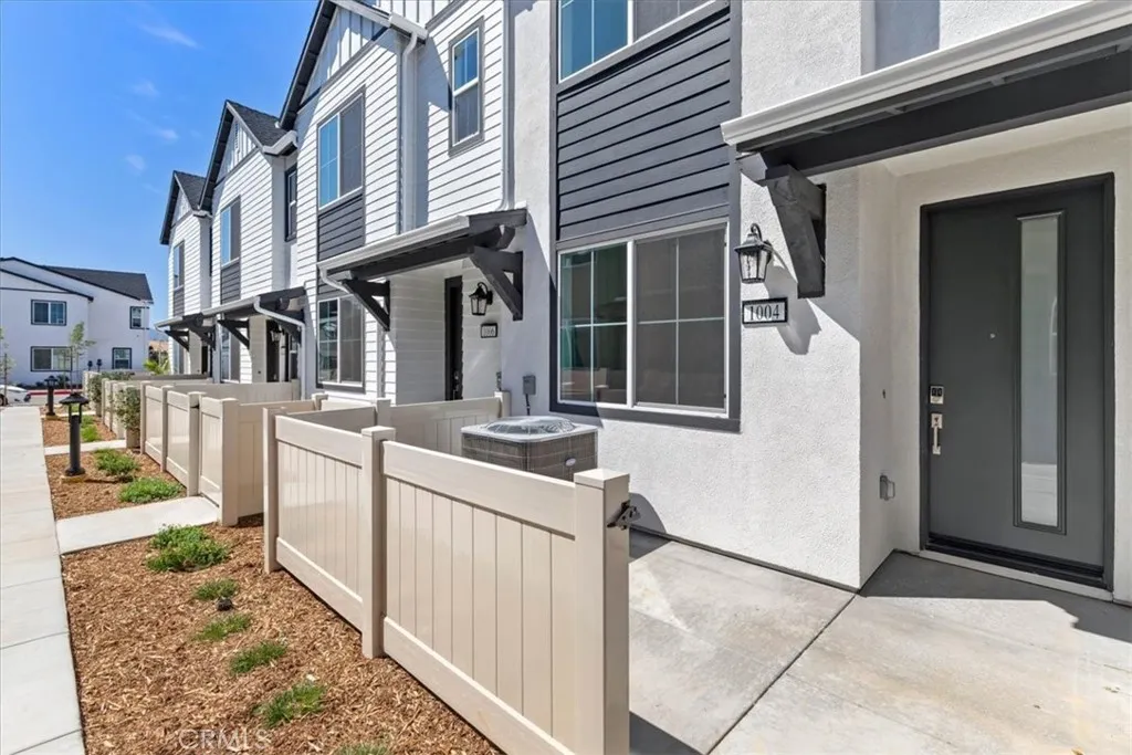 9815 Crossbay Loop Unit 1004, Jurupa Valley, CA 92509