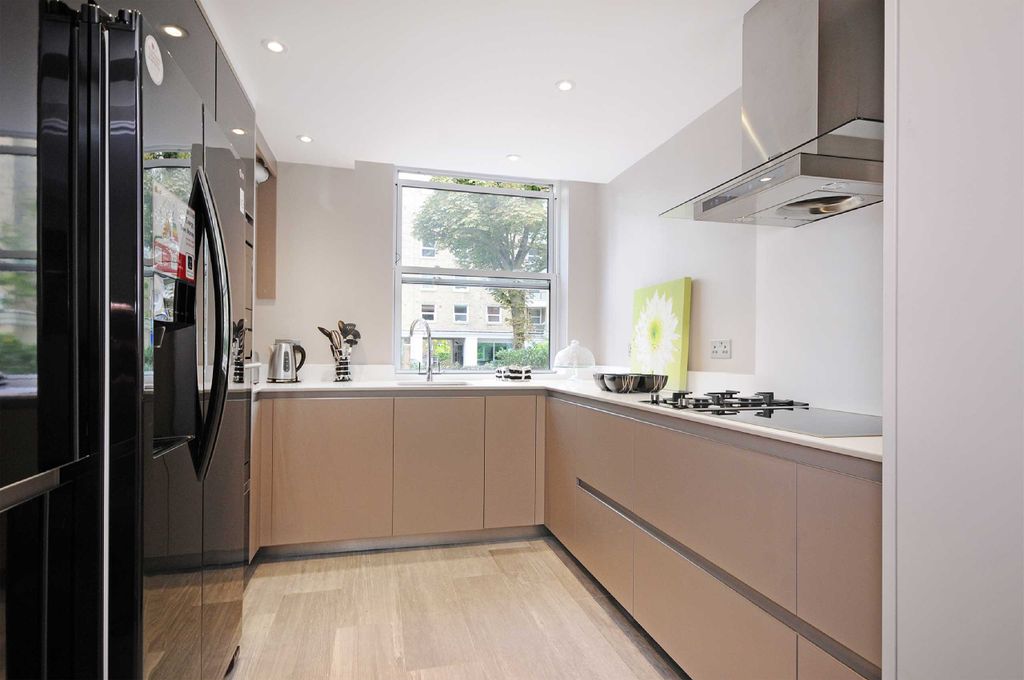 Additional image 5 of 4 bed detached house to rentCourt Close, St John's Wood Park, St John's Wood, London NW8