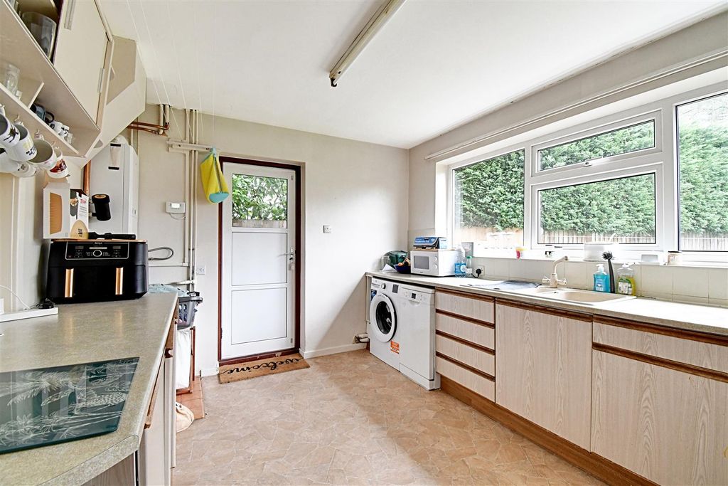 Additional image 6 of 3 bed detached house for saleMorgans Road, Hertford SG13