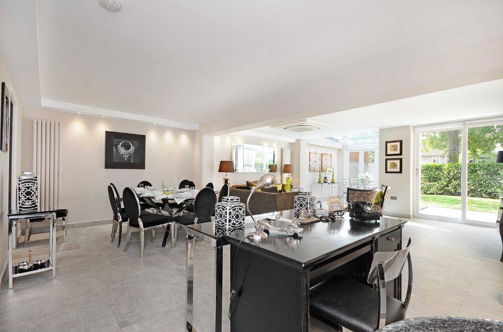 Additional image 3 of 4 bed detached house to rentCourt Close, St John's Wood Park, St John's Wood, London NW8