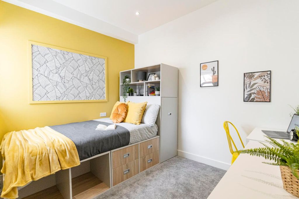 6 bed shared accommodation to rentMontgomerie Road, Southsea, Hampshire PO5 photo 3