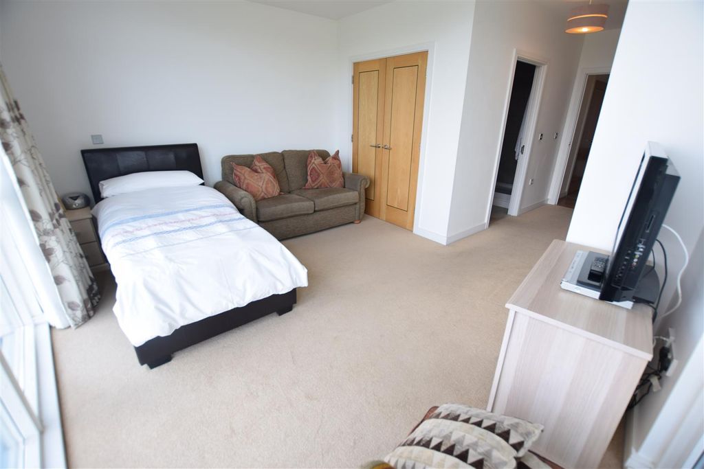 Additional image 7 of 2 bed flat for saleThe Mirage, Portishead BS20