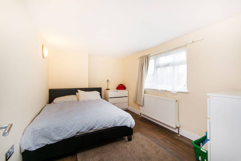 Additional image 6 of 4 bed terraced house to rentSalem Place, Central Croydon, Croydon CR0