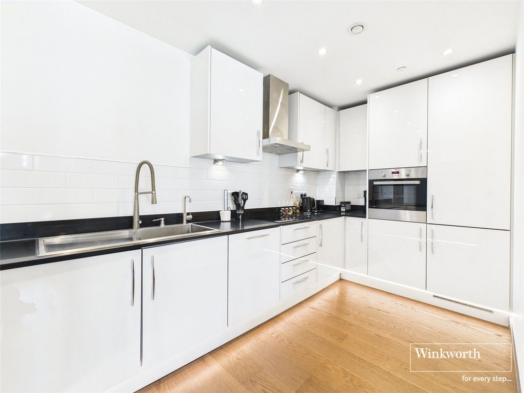 Additional image 3 of 2 bed flat to rentRiverside View, 5-9 Berkeley Avenue, Reading, Berkshire RG1