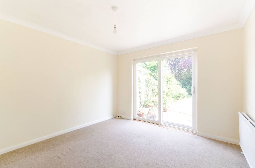 Additional image 5 of 3 bed semi-detached house to rentQuinton Road, Thames Ditton KT7