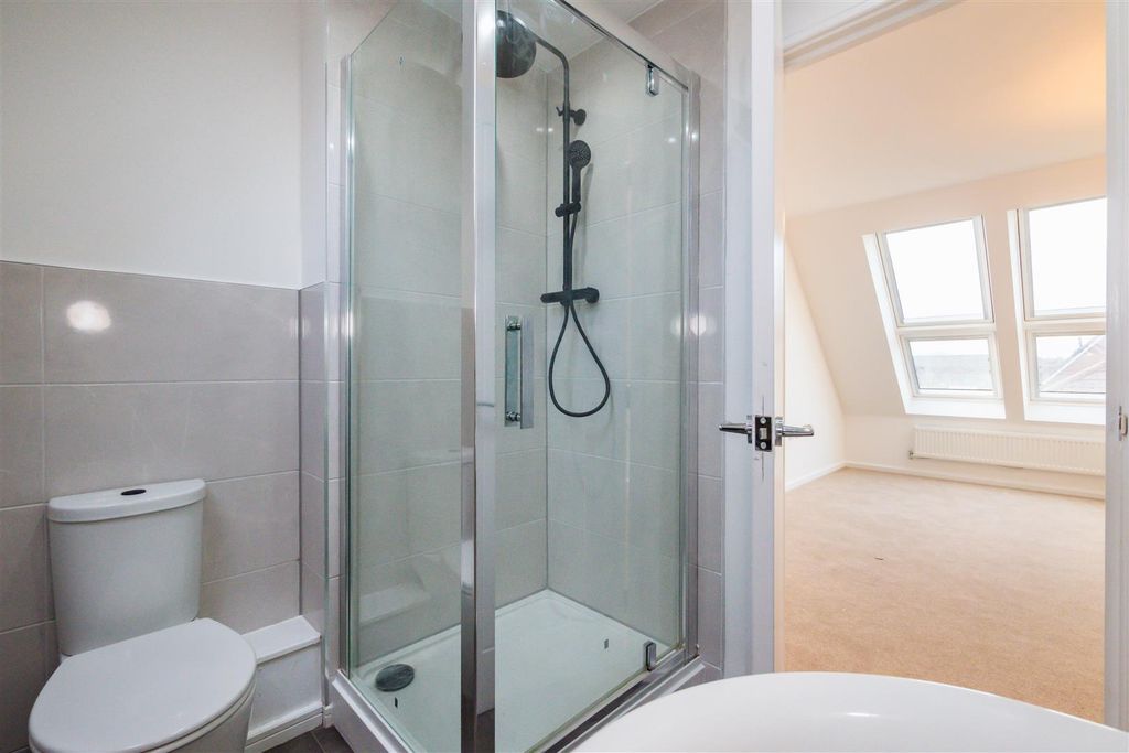 Additional image 8 of 3 bed semi-detached house to rentHerringbone Road, Worsley M28