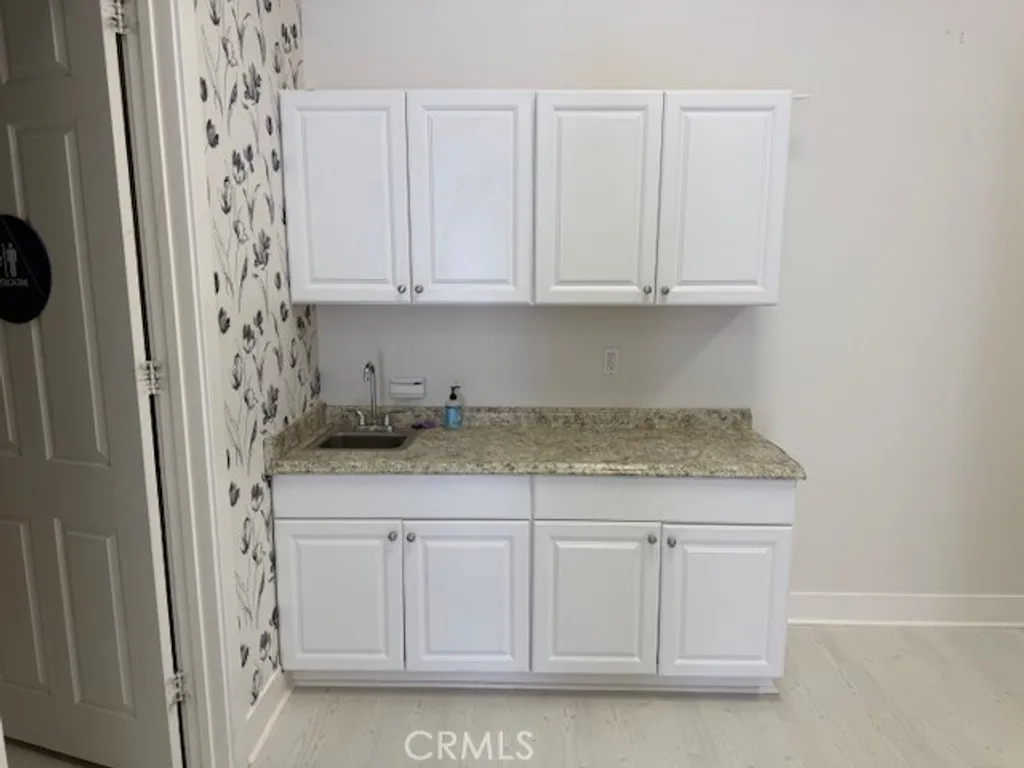 211 Village Commons Boulevard Unit 13, Camarillo, CA 93012