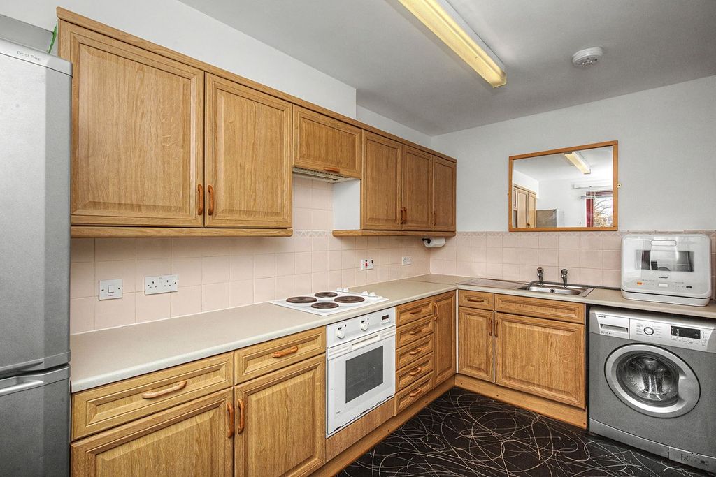2 bed flat for saleFechney Park, Perth PH1 photo 2