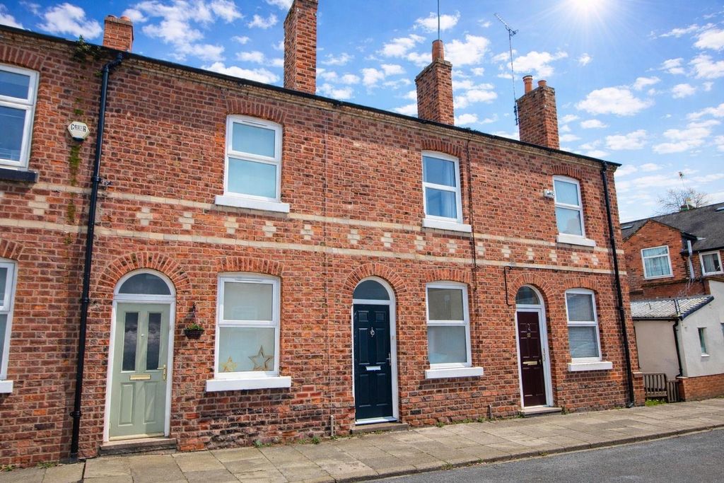 2 bed terraced house to rentCatherine Street, Chester, Cheshire CH1