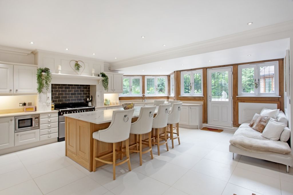 Additional image 3 of 5 bed detached house to rentHanyards Lane, Cuffley, Potters Bar EN6