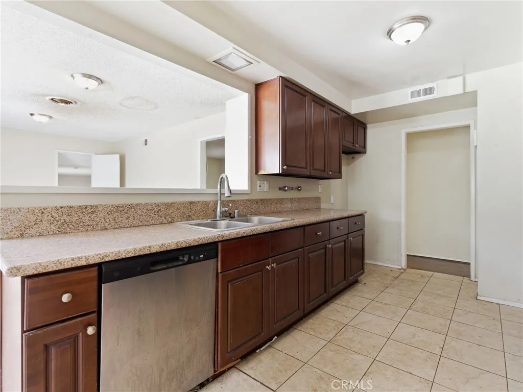 Additional image 10 of 10127 Foothill Boulevard, Sylmar, CA 91342