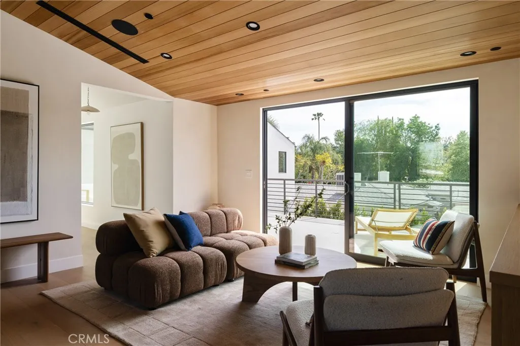Additional image 85 of 15202 Hesby Street, Sherman Oaks, CA 91403