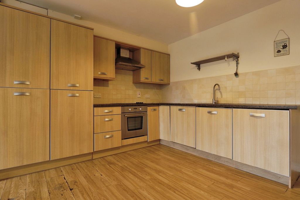 Additional image 3 of 2 bed flat for saleKings Court, 71-76 Wright Street, Hull HU2